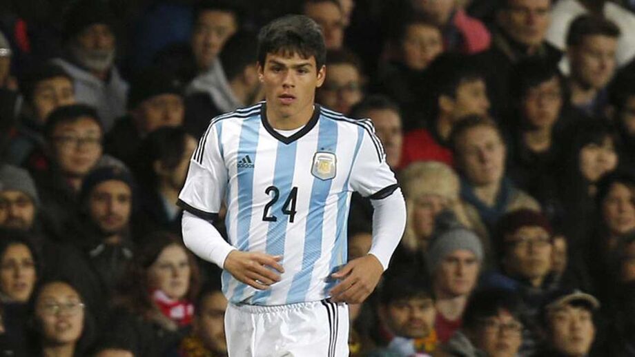 Jonathan Silva jogou pela Argentina num particular contra Portugal em 2014