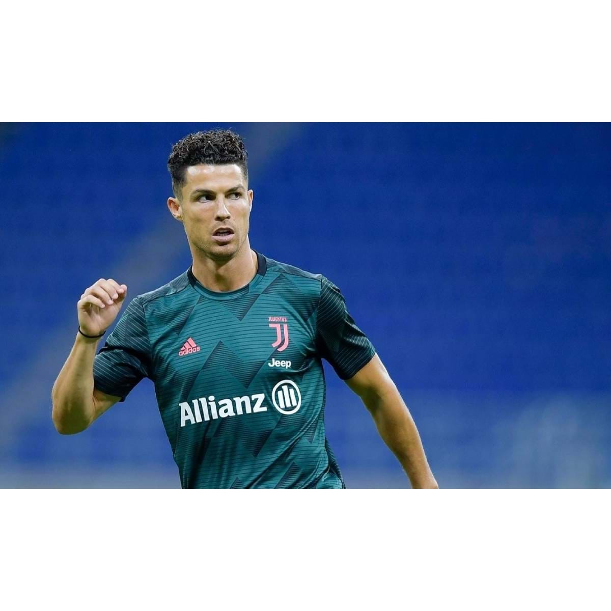 Cristiano Ronaldo com novo visual para o jogo com o AC Milan - Fotogalerias  - Jornal Record