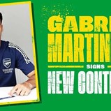 Gabriel Martinelli renova com o Arsenal