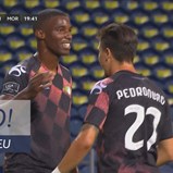 Moreirense empata no Dragão: Fábio Abreu subiu mais alto e fez um grande golo de cabeça