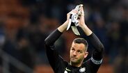 15. Samir Handanovic - 230 jogos sem sofrer golos.