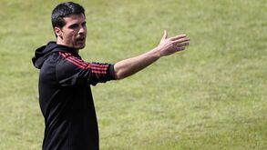 Quem fica e quem sai da equipa técnica do Benfica: saiba com quem conta Veríssimo