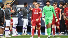 Passagem de testemunho: foi assim a guarda de honra do City ao campeão Liverpool