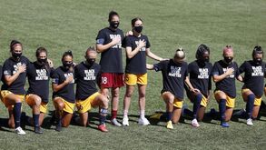 Jogadoras protestaram contra o racismo mas nem todas se ajoelharam