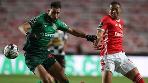 Helton Leite comprometeu e André Almeida fez assim o primeiro do Benfica