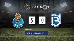 Jovem Miguel cumpriu o sonho de estar com jogadores do Benfica: um abraço que vale por muito