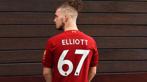 Harvey Elliot assina contrato profissional com o Liverpool