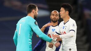 «Fica no balneário...»: Hugo Lloris e a troca de palavras com Son no Tottenham-Everton