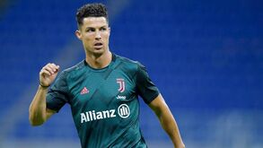 Cristiano Ronaldo com novo visual para o jogo com o AC Milan