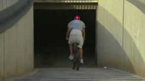 Piqué chegou a Camp Nou... de bicicleta