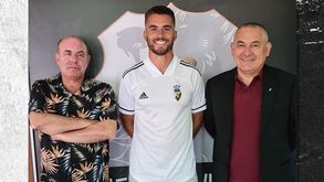 Fábio Nunes renova com o Farense por uma época