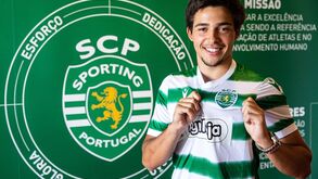 Médio de 18 anos assina contrato profissional com o Sporting