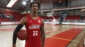 Arnette Hallman renova com o Benfica