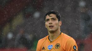 Perdão do TAS ao Man. City deixa futuro de Raúl Jiménez em aberto