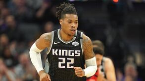 Jogador da NBA leva 'reprimenda' da mãe após quebrar regulamentos para... ir buscar comida