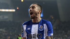 Dos números históricos à cicatriz: Alex Telles é 'dono e senhor' da defesa do FC Porto