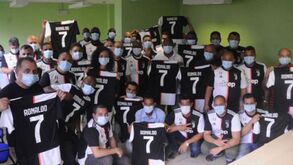 Cristiano Ronaldo oferece camisolas autografadas aos médicos cubanos que combateram a Covid-19 em Itália