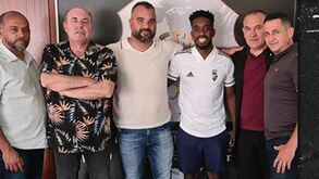 Farense oficializa renovação com Fabrício Isidoro
