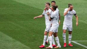 Leeds United regressa à Premier League 16 anos depois