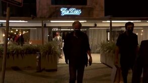 O momento em que Jorge Jesus deixou restaurante após jantar com o 'vice' do Flamengo
