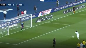 Neymar 'ensina' Sergio Ramos e Benzema a marcar um penálti à Cruyff