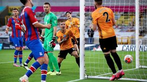 Wolverhampton na frente com golo cheio de classe em português