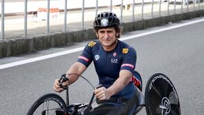 Alex Zanardi com sedação retirada e transferido para centro de reabilitação