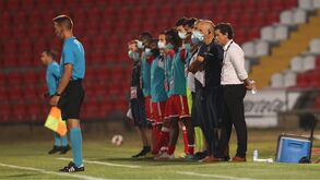 Jogadores do Aves paralisaram durante o minuto inicial da receção ao Benfica