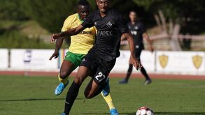 Sporting faz proposta por Derik Lacerda