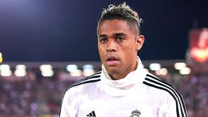 Jogador do Real Madrid testa positivo à Covid-19