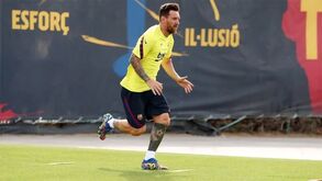 Com desenhos animados nos pés: as incríveis novas chuteiras de Messi