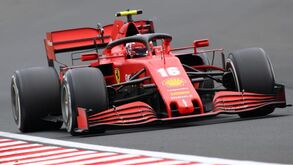 Leclerc e Sainz vão ter casa em Maranello para ajudar a desenvolver carro da Ferrari