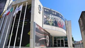 Liga passa a punir ofensas a orientação sexual e de género nos estádios