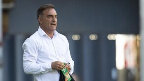 Carlos Carvalhal integra estrutura renovada