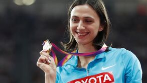 Três campeões do mundo russos esperam sensibilidade da World Athletics