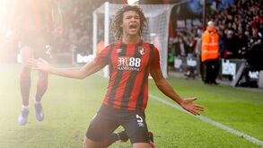 Nathan Aké a um passo do Manchester City