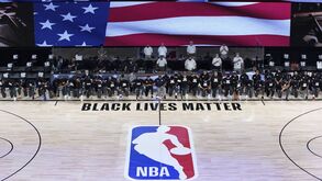 Utah Jazz e Pelicans juntos contra o racismo: as fortes imagens que marcaram o regresso da NBA