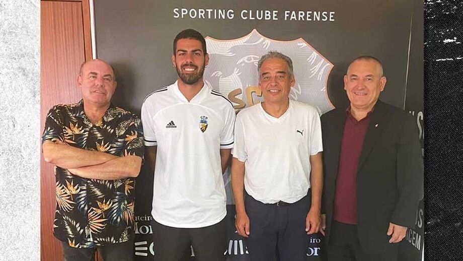 Farense oficializa renovação com Bandarra