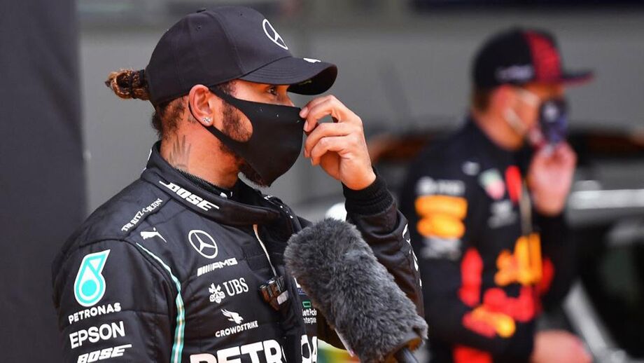 Por ser britânico, Lewis Hamilton é um dos visados por estas regras