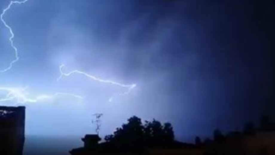 Fenómeno meteorológico ocorreu esta segunda-feira à noite.