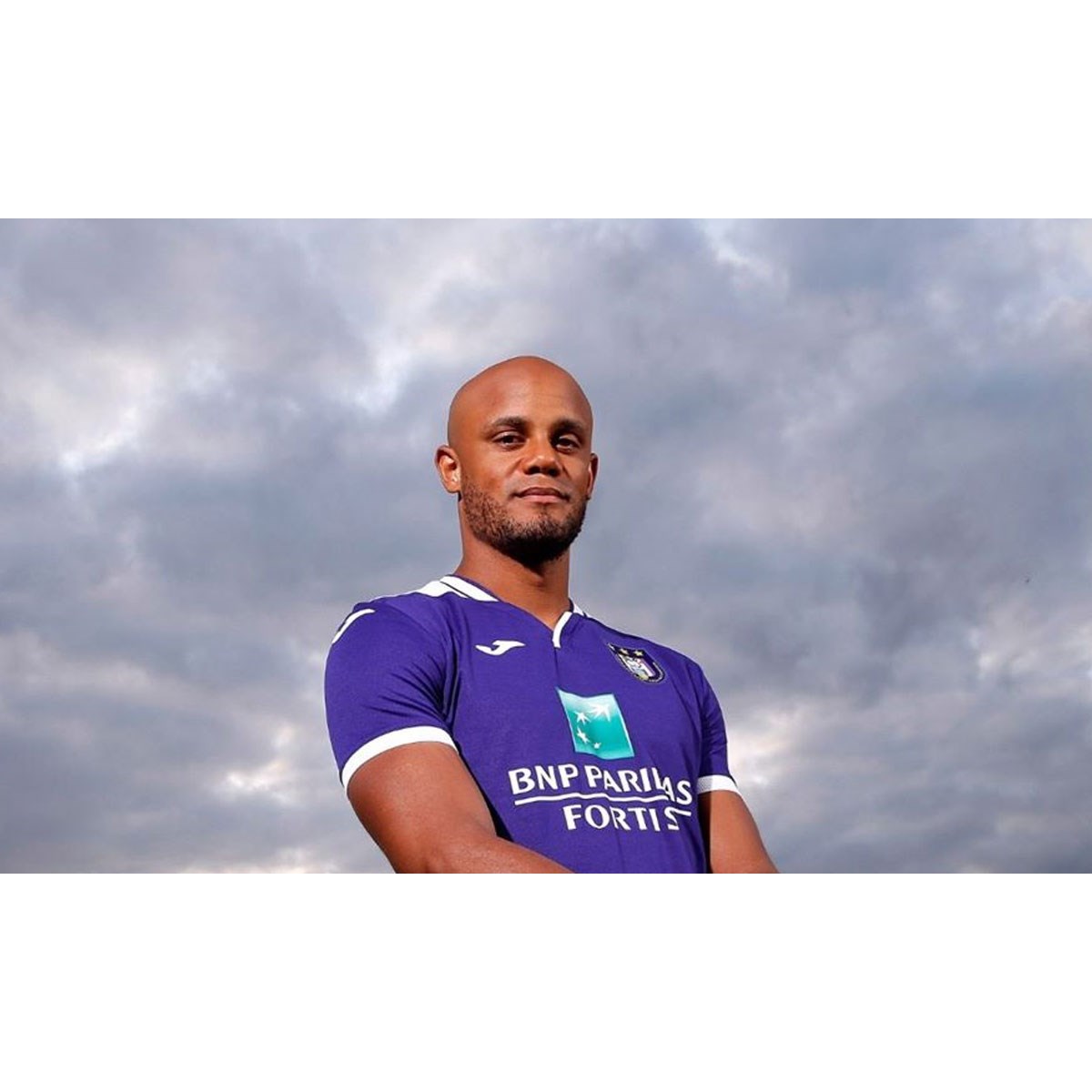 Jogador-técnico, Kompany é apresentado no Anderlecht e diz: “Ainda