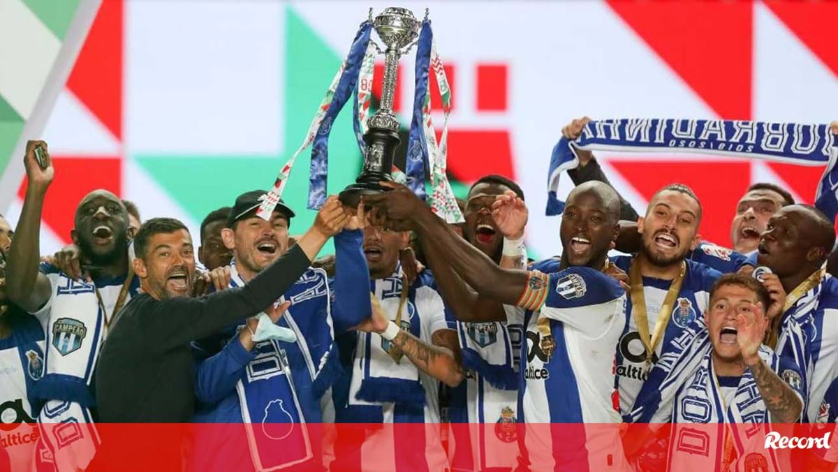 Otávio provoca Sporting após conquista da Taça da Liga (FOTO)