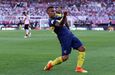 27.º Carlos Tévez - 26 títulos