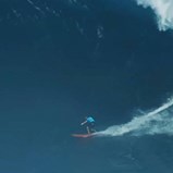 Paige Alms e Eli Olson surfaram as maiores ondas do ano na remada