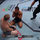 Lesão arrepiante marcou noite de combates no UFC: adversário nem queria acreditar