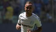 Everton Cebolinha (Grémio, a caminho do Benfica) - 'Rapídissimo ala esquerdo que gosta de puxar para o seu pé direito para fazer estragos. Foi o herói na conquista da Copa América pelo Brasil em 2019, algo que torna surpreendente o facto de ainda não ter dado o salto. Essa espera poderá terminar este verão'.