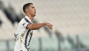 Cristiano Ronaldo (Juventus) - 'Ainda tem em si aquela fome, mas estarão os seus 35 anos a fazer-se sentir ou poderá ele levar a Juventus ao título de campeã da Europa? No final de contas, esta última questão é aquela que importa. Dada a sua capacidade, a sua obsessão pelo físico e o seu profissionalismo, não há impossíveis. Afinal de tudo, foi para isso que a Juventus o contratou'.