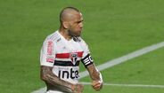 23. Dani Alves - Expulsões: 12