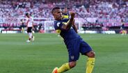 27.º Carlos Tévez - 26 títulos