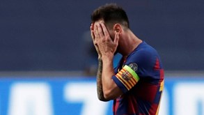 Totalmente arrasado: Messi perdido no descalabro do Barcelona